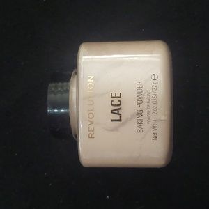 Makeup revolution baking powder Lace‎